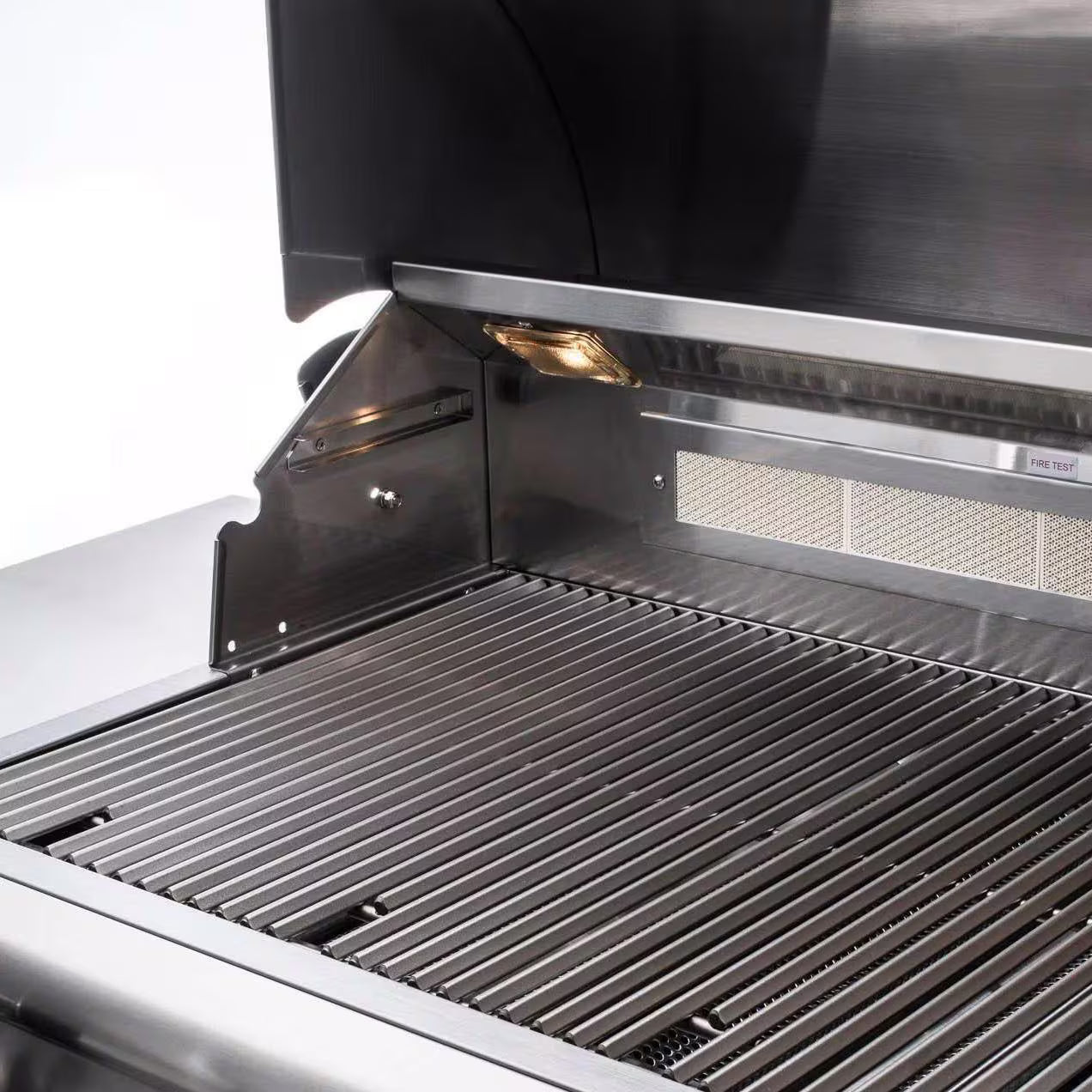 Blaze 32 inch 4-Burner LTE+ Grill With Lights (New)