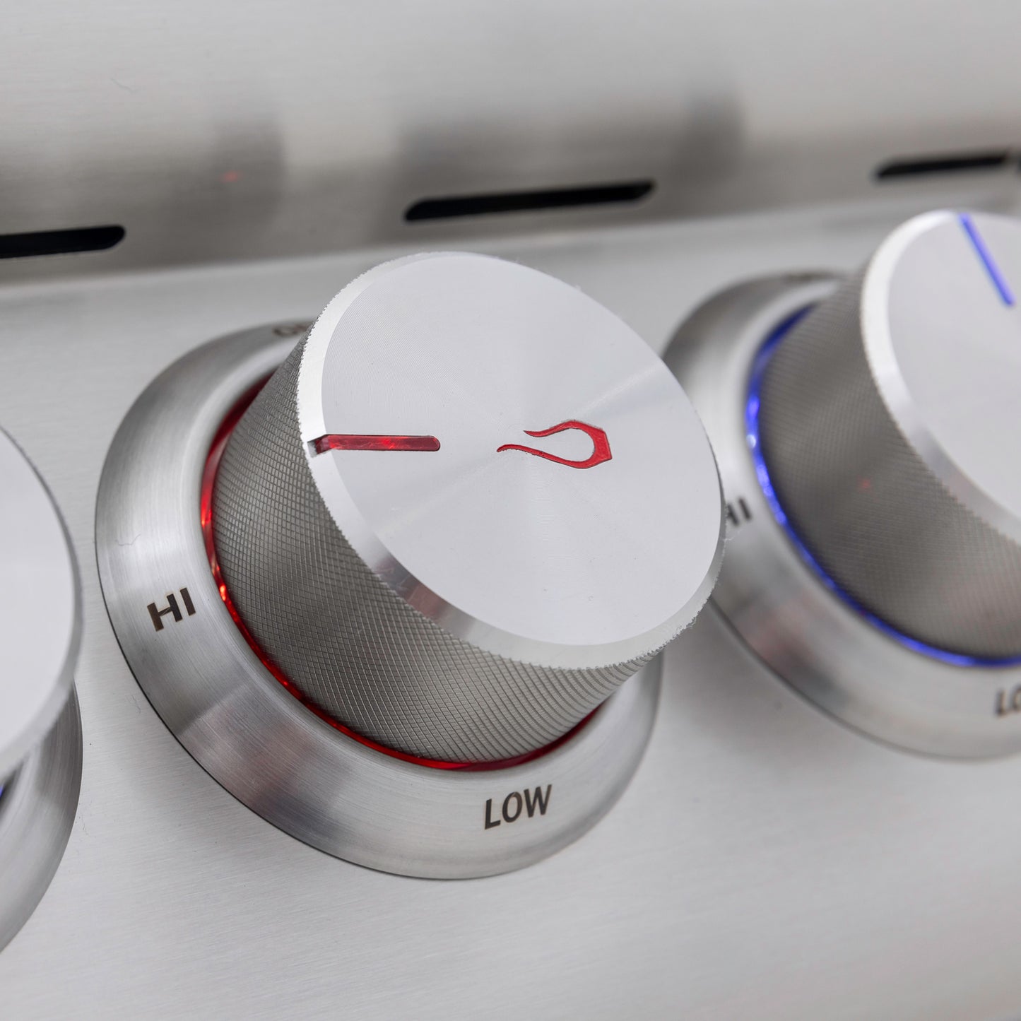 Blaze 32 inch 4-Burner LTE+ Grill With Lights (New)