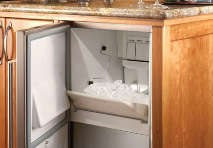Perlick 15 inch Signature Series Clear Ice Maker, Stainless Steel Solid Door