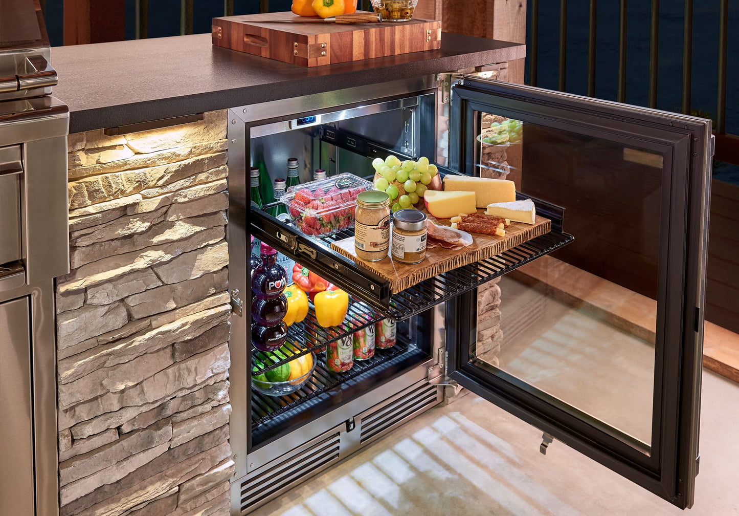 Perlick 24 inch Signature Series Outdoor Refrigerator, Stainless Steel w/Glass Door